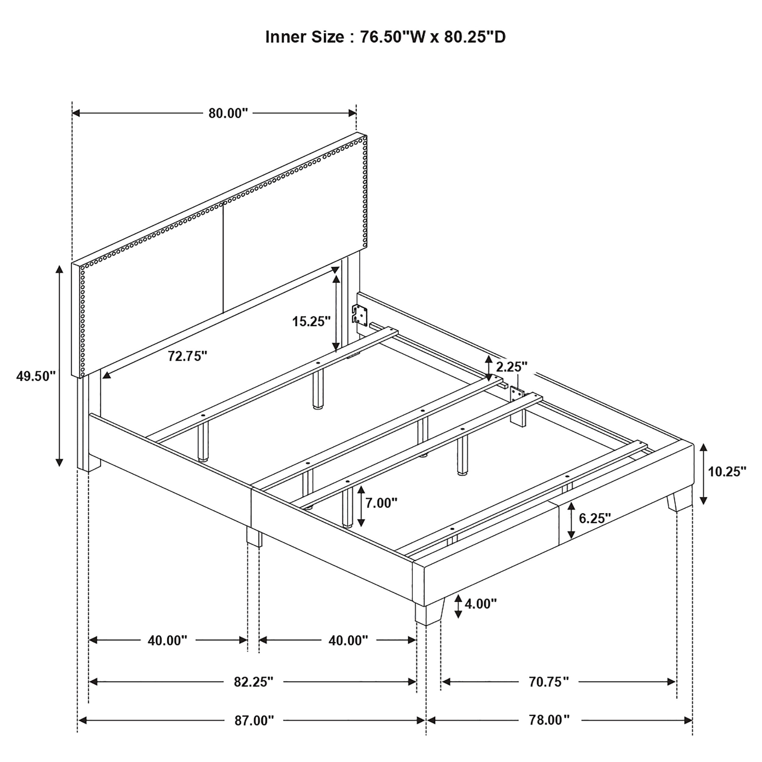 Cama tapizada Boyd con borde de tachuelas en color marfil